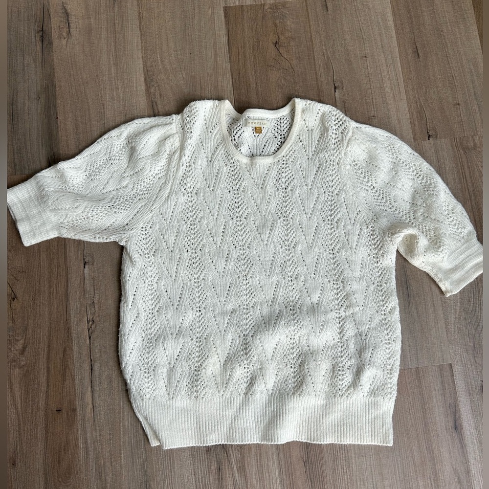 White crochet style sweater short sleeve XXL. Downeast